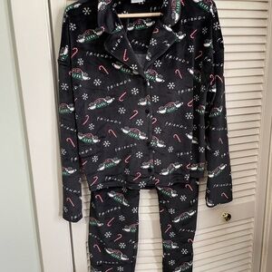 “Friends” holiday pajamas